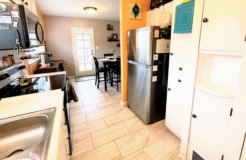 North Kansas City Casa | Entire House in Perfect Location! Renovated & Cozy w/ Chill Patio & Grill Dining