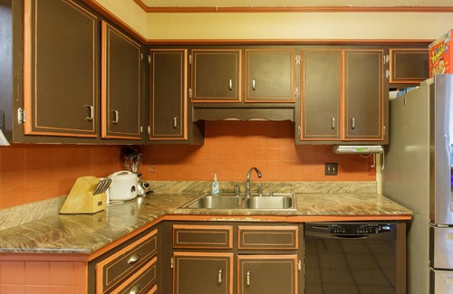 Valdosta Casa | Entire house, indoor pool, pool table, hot tub, gym , ping pong, grills