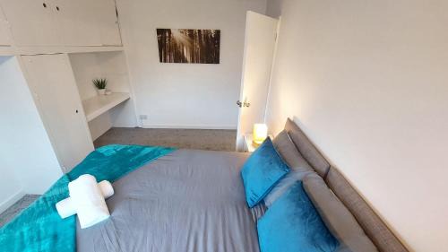 Gloucester Apartamento | Entire House-Long Stays in Gloucester-Contractors- Families