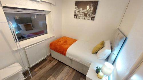 Gloucester Apartamento | Entire House-Long Stays in Gloucester-Contractors- Families