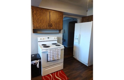 Garfield Heights Casa | Entire house, quiet street, close to metropark!