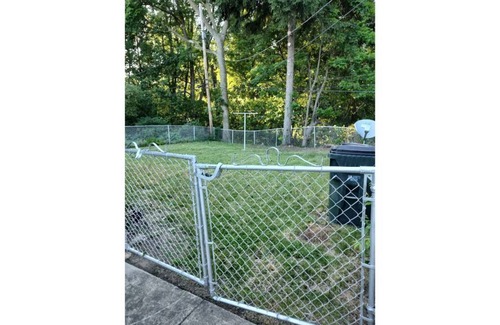 Garfield Heights Casa | Entire house, quiet street, close to metropark!