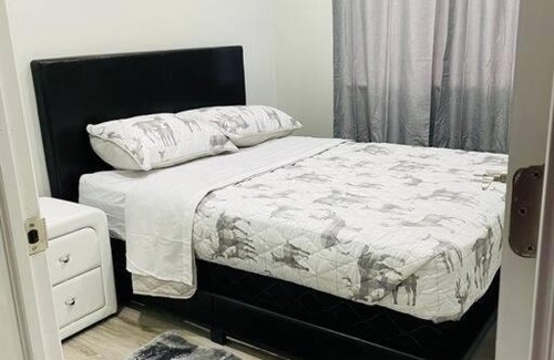 Ajax Apartamento | Entire House :Quiet Spacious House by the Lake and Park