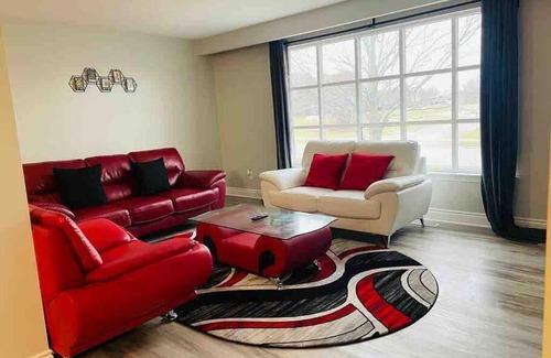 Ajax Apartamento | Entire House :Quiet Spacious House by the Lake and Park