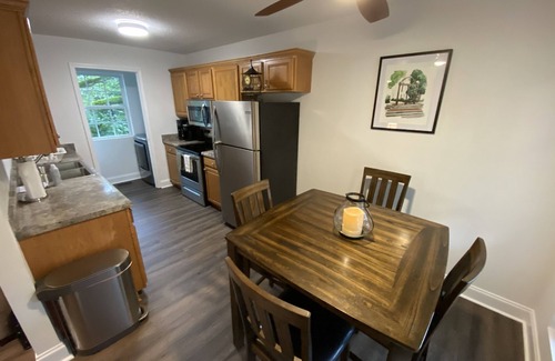 Athens Casa | Entire House, Remodeled, New Furniture, Near Downtown, Campus, & Mamas Boy!