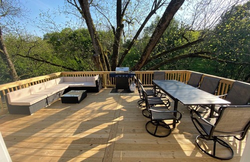 Athens Casa | Entire House, Remodeled, New Furniture, Near Downtown, Campus, & Mamas Boy!