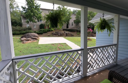 Athens Casa | Entire House, Remodeled, New Furniture, Near Downtown, Campus, & Mamas Boy!