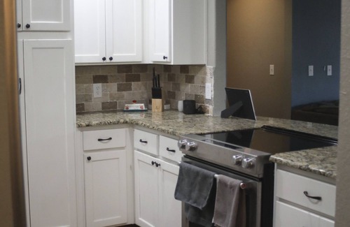 Midland Casa | Entire House - Suited For Your Needs - Sleeps 10 - Stainless Steel Propane Grill