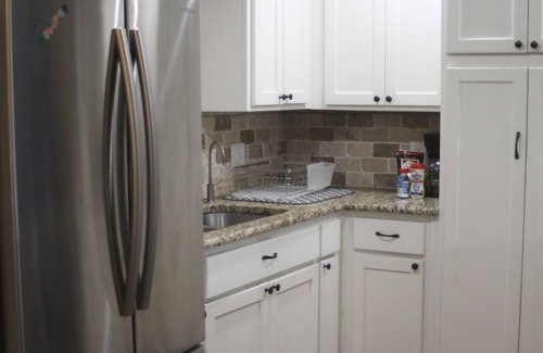 Midland Casa | Entire House - Suited For Your Needs - Sleeps 10 - Stainless Steel Propane Grill