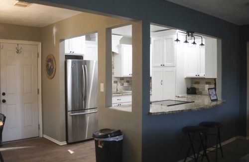 Midland Casa | Entire House - Suited For Your Needs - Sleeps 10 - Stainless Steel Propane Grill