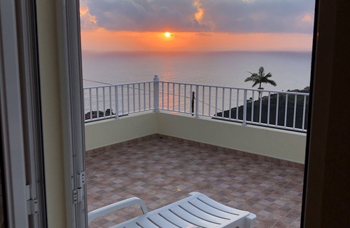 Faial Casa | Entire house with astonishing mountain and ocean view.