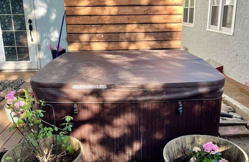 Southeast Yonkers Casa | Entire house with Hot Tub 25 Mins to Manhattan