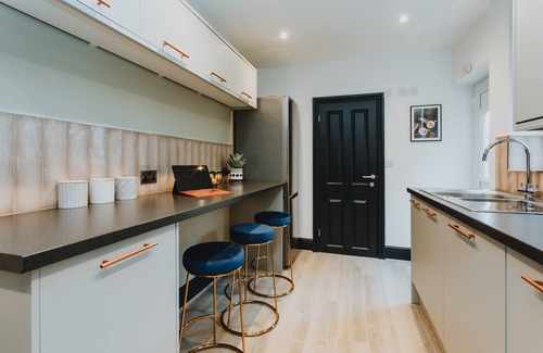 Rugby Casa | ENTIRE HOUSE WITH PARKING IN RUGBY