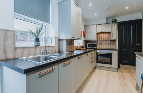 Rugby Casa | ENTIRE HOUSE WITH PARKING IN RUGBY