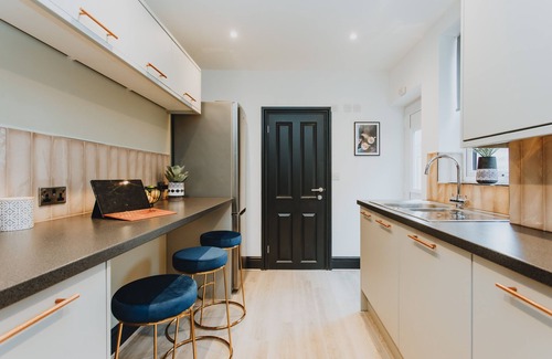 Rugby Casa | ENTIRE HOUSE WITH PARKING IN RUGBY