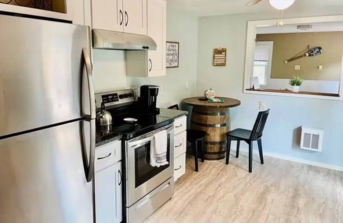Town of Richmond Casa | Entire House with private lake access and hot tub! Near local ski resorts!!