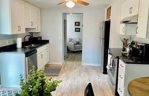 Town of Richmond Casa | Entire House with private lake access and hot tub! Near local ski resorts!!