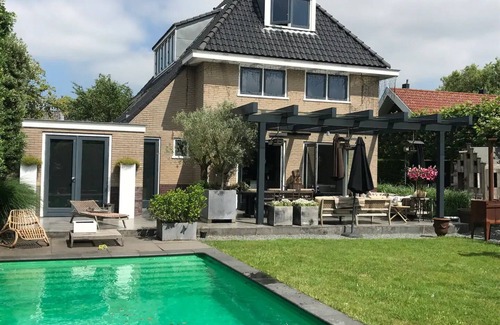 Municipality of Oostzaan Casa | ENTIRE HOUSE WITH PVT GARDEN & HEATED POOL - MINUTES FROM AMSTERDAM CENTRAL