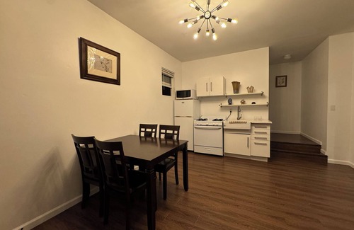 Sawtelle Casa | Entire house with WiFi, AC in enchanting Santa Monica free parking