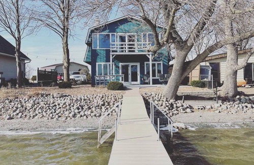 Calhoun County Casa | ENTIRE LAKE FRONT HOME - 4 BED/3 BATH
