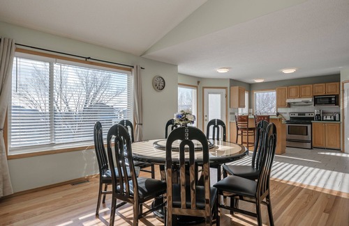 Country Hills Casa | Entire large house! 8 bedrooms & 4Baths! Close to airport!