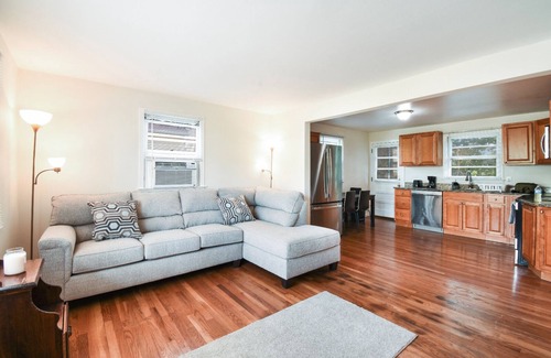 Bridgeport Apartamento | Entire lovely & private first floor unit