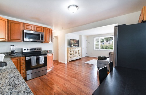Bridgeport Apartamento | Entire lovely & private first floor unit
