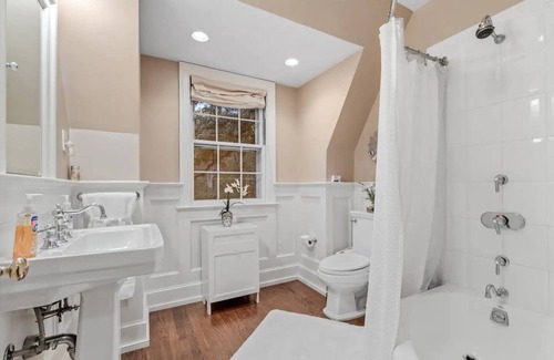 Bethesda Casa | Entire LUX Home in Bethesda