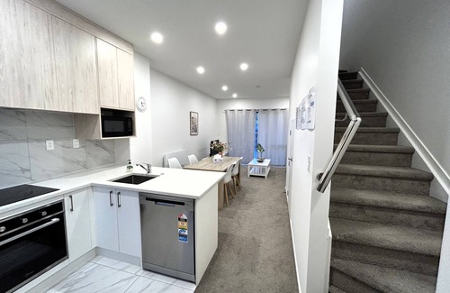 Auckland Casa | Entire Luxury Cosy Townhouse with Master Bedrooms,10 min to Airport/Sylvia Park