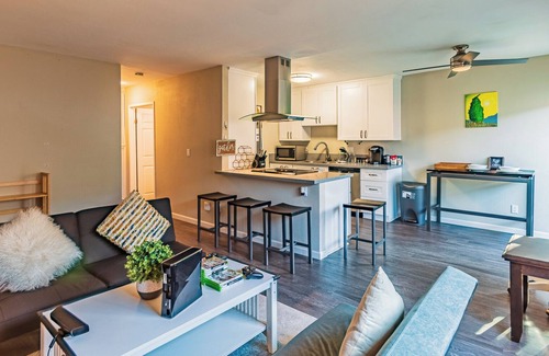 Mira Mesa Condominio | Entire Modern 2-BR Condo with Pool, Smart TV, Fast WiFi, Free Laundry & Parking