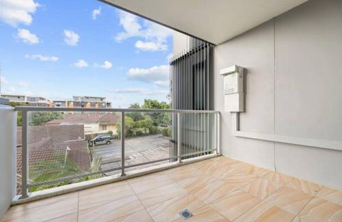 Waitara Apartamento | Entire Modern Apt &Near Station&Private Parking