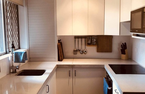Como Casa | Entire modern ground floor unit with courtyard fronting park