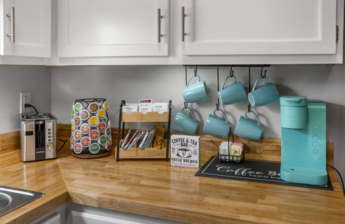 Summerville Casa | Entire Modern Home in Prime Dining & Shopping Area