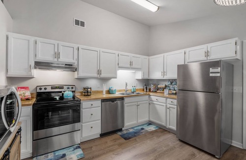 Summerville Casa | Entire Modern Home in Prime Dining & Shopping Area