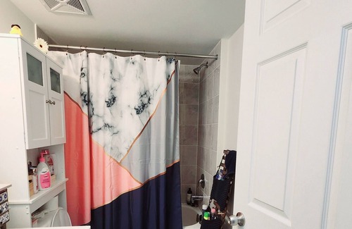 Dean Park Casa | Entire Modern & Spacious Unit with Free Parking