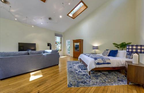 Redwood City Apartamento | Entire Mountain Cottage Home - Restaurants Amazing Hiking & Biking Trails