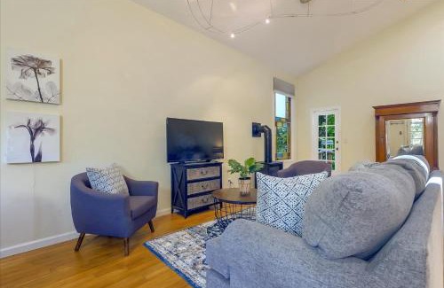 Redwood City Apartamento | Entire Mountain Cottage Home - Restaurants Amazing Hiking & Biking Trails