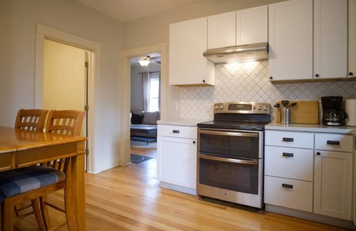 Aksarben - Elmwood Park Casa | Entire One Bedroom Home in Omaha