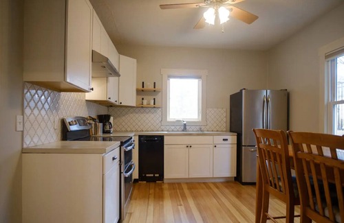 Aksarben - Elmwood Park Casa | Entire One Bedroom Home in Omaha