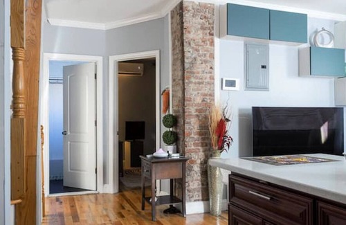 Williamsbridge Casa | Entire Picturesque Duplex Home in NYC, Bronx
