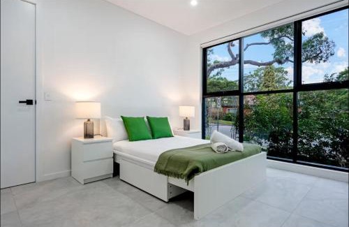 Peakhurst Casa | Entire Place 2 Bedroom Ground House Free Parking