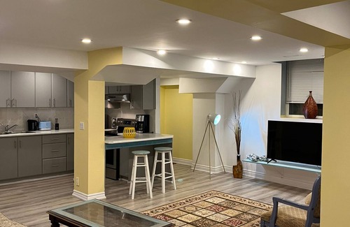 Central Erin Mills Casa | Entire Place - 3BR/3Beds/2WR