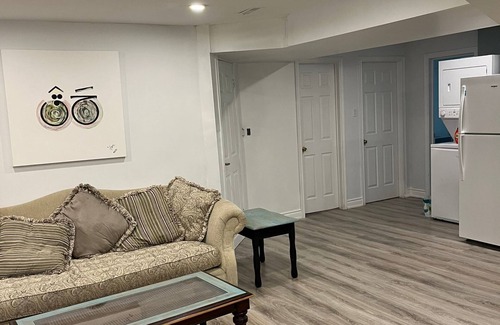Central Erin Mills Casa | Entire Place - 3BR/3Beds/2WR