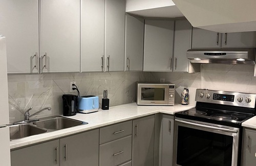 Central Erin Mills Casa | Entire Place - 3BR/3Beds/2WR