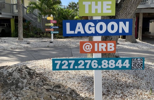 Indian Rocks Beach Complejo | Entire Private Resort! Heated Pool! Sleeps 24 Comfortably!