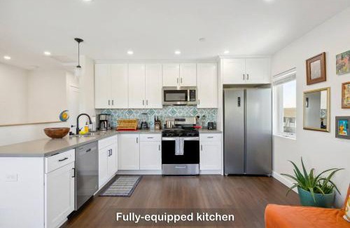 National City Casa | Entire Private 3-BR Home w Balcony Views 10-mins to SD Gaslamp, Downtown, Available Now