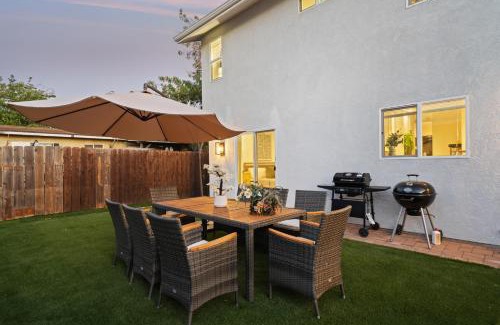 Bostonia Casa | Entire Private 3BR - 2Bth w Yard, Parking, King Bed, Hot Tub