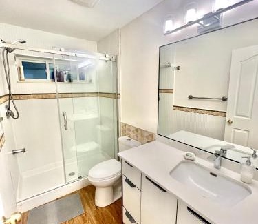 Maple Ridge Apartamento | Entire Private Guest Suite, 2 parking spaces