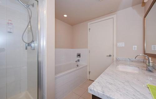 Coquitlam Apartamento | Entire Private Guest Suite, 1 parking space