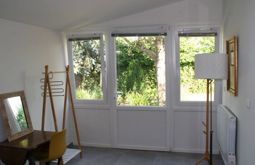 Mouvaux Apartamento | Entire property: quiet apartment in former cookie factory with garden